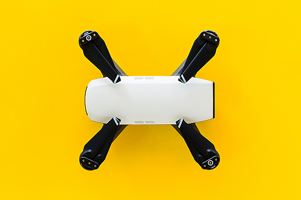 포토 JPG 해외이미지 직업 백그라운드 모션 하늘 미래 안테나 사람없음 야외 카메라 디지털 장비 흰색 작음 무선전화기 로봇 프로펠러 감시 멀리 동영상 드론 제어 해외202004 해외포토 컬러 컨셉 통신 전자제품 크기 전화기 파일형식 이미지허브