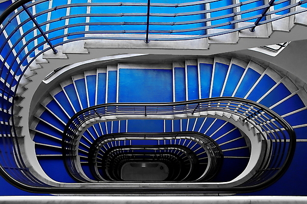 포토 JPG 해외이미지 모양 디자인 백그라운드 비즈니스 건축양식 추상 실내 나선형 사람없음 내부 건물 파란색 사무실 계단 어둠 도시 오르기 단계 깊이 방법 해외202004 해외포토 건축물 건축 컬러 무늬 모션 파일형식 이미지허브