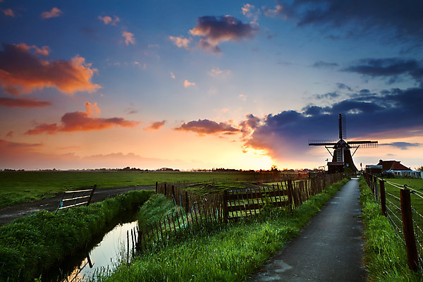 포토 JPG 해외이미지 구름 전통 외관 문화 도로 밭 오렌지 건축양식 자연 하늘 아침 주택 풍경 사람없음 야외 건물 초록색 물 파란색 울타리 강 컬러풀 햇빛 농가 농장 농경지 노란색 일출 맑음 일몰 봄 풍차 시골 속도 네덜란드 운하 방법 수평선 목가 해외202004 해외포토 주간 자연요소 건축물 계절 건축 유럽 길 컬러 농업 과일 교통시설 날씨 담장 태양 노을 생태계 파일형식 이미지허브