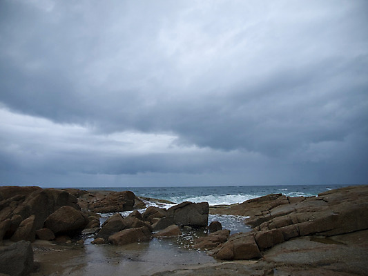 포토 JPG 해외이미지 구름 모래 파도 바다 백그라운드 자연 하늘 바람 날씨 풍경 사람없음 야외 가로 물 파란색 어둠 사막 바위 흰색 폭풍 폭풍우 수평선 해외202004 해외포토 자연요소 컬러 돌_바위 비_날씨 자연재해 생태계 파일형식 이미지허브