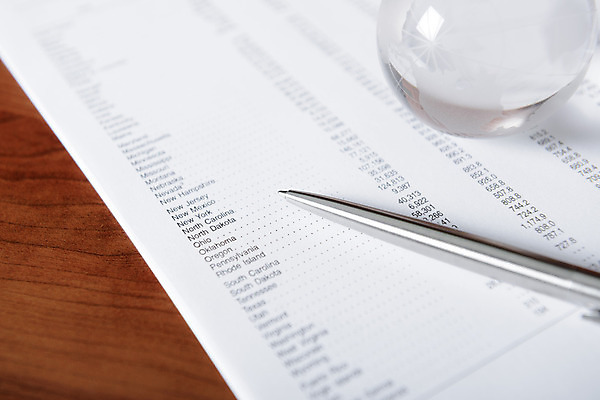 포토 JPG 해외이미지 종이 컨셉 비즈니스 텍스트 통계 유리 설계 아이디어 직장 사람없음 금융 경제 세계 글로벌 사무실 펜 지구본 자료 미국 정보 업무 작업 뉴스 계획 책상 분석 보고서 문서 상업 개발 리뷰 마케팅 세금 수입 예산 자금 해외202004 해외포토 가구 돈 북아메리카 회사 재질 필기구 파일형식 이미지허브