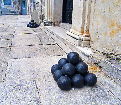 포토 JPG 해외이미지 모양 문화 무기 여행 백그라운드 북아메리카 공 휴가 풍경 사람없음 쌓기 미국 궁전 총 골동품 원형 거친 성 역사 재산 폭탄 수집 오브젝트 부식 질감 전쟁 장면 대포 스페인어 여의주 옛날 많음 플로리다 해외202004 해외포토 도형 건축물 컨셉 고건축 모션 아메리카 금융 폭발물 파일형식 이미지허브