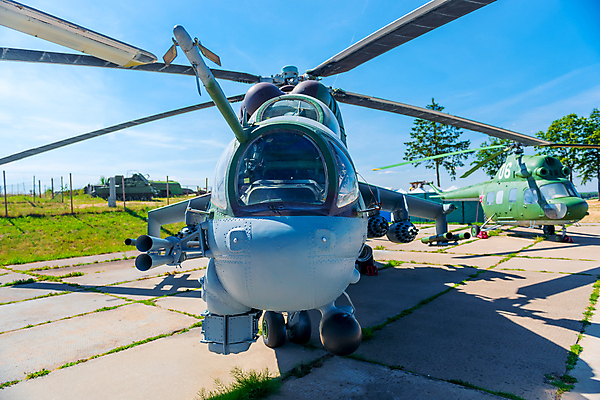 포토 JPG 해외이미지 모델 산업 무기 교통시설 하늘 사람없음 야외 힘 기계 전시 총 헬리콥터 공항 전시회 항공 군용 프로펠러 싸움 전쟁 쇼 육군 팔 엔진 대포 해외202004 해외포토 교통 모션 비행기 군대 신체부위 시설 파일형식 이미지허브