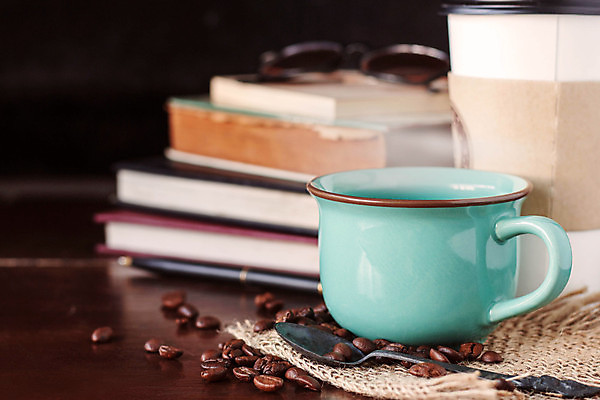 포토 JPG 해외이미지 디자인 교육 종이 커피 음료 비즈니스 창문 유리 탁자 콩 주택 쟁반 사랑 사람없음 목재 책 컵 사무실 독서 펜 숟가락 침묵 카페 머그컵 수확 덮개 흰색 도시 작업 뜨거움 도자기 황금 복고 페이지 양장본 옛날 해외202004 해외포토 나무 식기 감정 컬러 가구 농업 재료 재질 곡류 수저 건물 필기구 상점 소리 뚜껑 파일형식 이미지허브