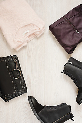 포토 JPG 해외이미지 디자인 옷 여자 분홍색 백그라운드 신발 컨셉 겨울 장신구 항해 사람없음 빨간색 세로 쇼핑 세트 유행 세일 상점 검은색 봄 흰색 청바지 화려 플랫 우아함 구매 정상 주식 수집 오브젝트 군용 위치 모음 스타일 방식 해외202004 해외포토 계절 컬러 배_교통 바지 군대 사람 금융 파일형식 이미지허브