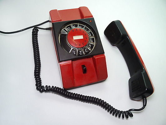 포토 JPG 해외이미지 디자인 백그라운드 컨셉 통신 가정 형상 사람없음 빨간색 빛 스마트폰 숫자 우주 장비 반지 역사 클래식 우아함 코드 연결 플라스틱 전화기 향수 오브젝트 수화기 싱글 복고 심플 과거 철사 스크래치 다이얼 갸우뚱 구식 옛날 스타일 해외202004 해외포토 문자 컬러 장신구 모션 재질 핸드폰 스마트기기 화장품 파일형식 이미지허브