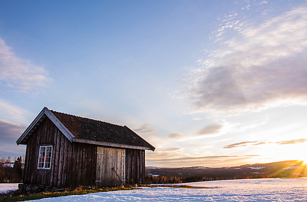 포토 JPG 해외이미지 겨울 밭 자연 부활절 노르웨이 풍경 사람없음 빛 햇빛 태양 시골 신선 시간 황금 헛간 옛날 눈내림 해외202004 해외포토 자연요소 계절 기념일 유럽 농업 눈_날씨 생태계 저장고 파일형식 이미지허브