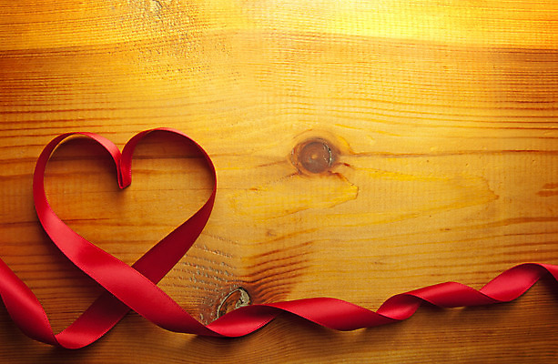 포토 JPG 해외이미지 모양 리본 결혼 백그라운드 탁자 발렌타인데이 사랑 사람없음 목재 빨간색 하트 실크 열정 해외202004 해외포토 나무 감정 컬러 가구 재료 데이이벤트 이벤트 직물 파일형식 이미지허브