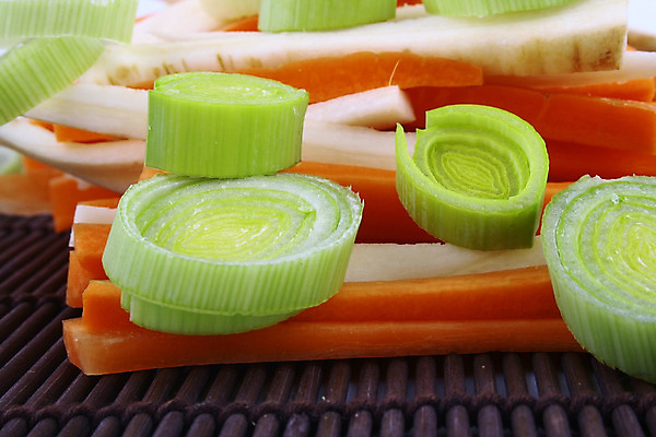 포토 JPG 해외이미지 접시 음식 다이어트 채소 오렌지 오이 건강 요리 사람없음 초록색 주방 정원 식사 저녁식사 당근 샐러드 흰색 신선 고명 닫기 자르기 먹기 준비 유기농 날것 슬라이스 후추 성분 내추럴 점심식사 섞기 영양분 채식주의자 개조 해외202004 해외포토 식기 웰빙 컬러 과일 모션 뿌리채소 향신료 채식 파일형식 이미지허브