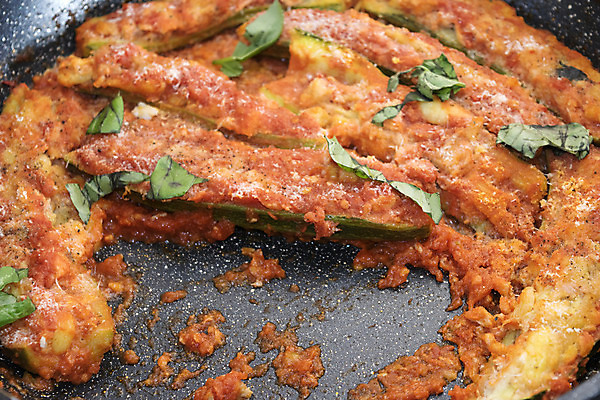 포토 JPG 해외이미지 토마토 채소 요리 사람없음 초록색 신선 주름 굽기 참치 가득함 바질 폭식 그라탱 부스러기 스터핑 주키니 캐서롤 해외202004 해외포토 컬러 서양음식 어류 용기_그릇 구이 파일형식 이미지허브