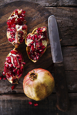 포토 JPG 해외이미지 사람없음 칼 석류 나무배경 해외202004 해외포토 백그라운드 과일 파일형식 이미지허브