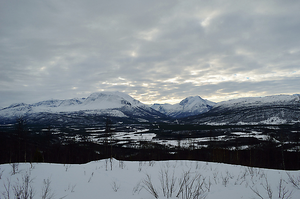 포토 JPG 해외이미지 구름 계절 유럽 겨울 자연 하늘 날씨 산 파노라마 노르웨이 풍경 사람없음 야외 파란색 컬러풀 환경 냉동 얼음 침묵 추위 흰색 원형 황무지 정상 북극 2014년 장면 북쪽 내추럴 북극해 웅장함 절정 눈내림 해외202004 해외포토 자연요소 도형 나라 바다 컬러 눈_날씨 촬영기법 소리 연도 극지방 방향 생태계 파일형식 이미지허브