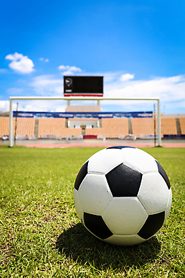 포토 JPG 해외이미지 선 스포츠 백그라운드 패턴 밭 축구공 공 놀이 성공 잔디 사람없음 야외 초록색 여름 운동 검은색 축구 경기장 미니어처 장비 게임 흰색 경계선 원형 센터 정상 놀이터 야간 심볼 싱글 질감 지역 고립 골 인공 해외202004 해외포토 자연요소 도형 식물 계절 컬러 컨셉 무늬 농업 축구용품 스포츠시설 건강 구기 모형 경계 파일형식 이미지허브