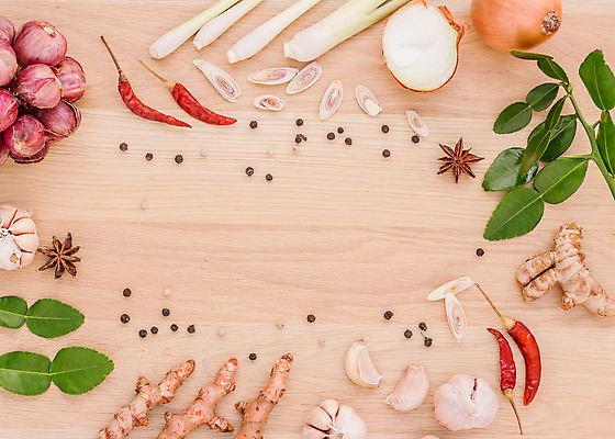 포토 JPG 해외이미지 식물 채소 재료 태국 자연 고추 탁자 양파 건강 마늘 요리 동양인 사람없음 목재 빨간색 초록색 컬러풀 주방 보라색 수확 신선 맛 인도인 레몬 허브 향신료 유기농 매움 날것 뿌리 향 레시피 후추 카레 성분 내추럴 숙성 채식주의자 해외202004 해외포토 외국인 나무 웰빙 아시아 음식 컬러 가구 컨셉 농업 과일 인종 생태계 채식 향미료 파일형식 이미지허브