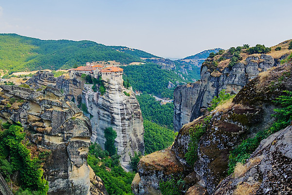 포토 JPG 해외이미지 전통 종교 여행 겨울 건축양식 자연 하늘 지붕 산 미술 풍경 사람없음 파란색 교회 여행객 믿음 탑 일몰 가을 바위 기도 예수 재산 고독 승려 그리스 신성 수도원 그리스인 신앙심 옛날 회랑 스타일 메테오라 해외202004 해외포토 서양인 건축물 계절 건축 감정 유럽 컬러 종교건축 문화예술 사람 건물 금융 노을 세계문화유산 돌_바위 신_종교 복도 성직자 생태계 파일형식 이미지허브