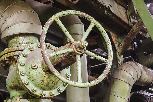 포토 JPG 해외이미지 식물 산업 공장 사람없음 금속 기계 오픈 바퀴 닫기 철 버리기 부식 수도꼭지 시스템 튜브 공학 구식 방치 옛날 제어 철강 해외202004 해외포토 교육 공업 모션 재질 파일형식 이미지허브