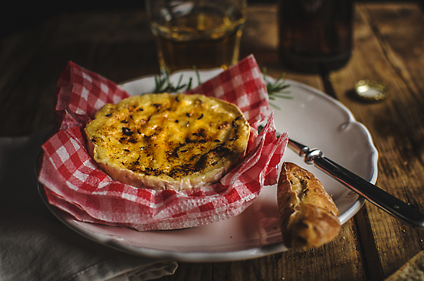 포토 JPG 해외이미지 음식 빵 조각 백그라운드 재료 탁자 치즈 맥주 샌드위치 건강 요리 사람없음 목재 식사 저녁식사 어둠 샐러드 햄버거 흰색 시골 신선 원형 맛 그릴 상품 굽기 먹기 머스터드 허브 유기농 토스트 프랑스어 점심식사 바이오 해외202004 해외포토 도형 나무 식물 문자 웰빙 컬러 가구 컨셉 모션 주방용품 유제품 주류 패스트푸드 소스_음식 구이 파일형식 이미지허브