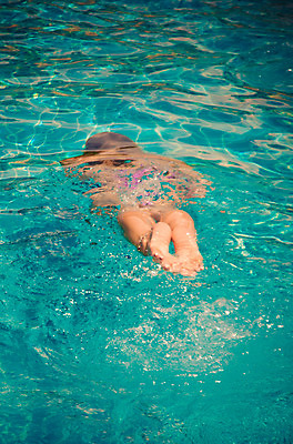 포토 JPG 해외이미지 모델 1 라이프스타일 여자 수영복 스포츠 여행 포즈 자연 휴가 휴식 건강 한명 사람 성인 물 파란색 운동 햇빛 유행 수영 힘 기쁨 꿈 에너지 선탠 휴양지 추적 해외202004 해외포토 자연요소 옷 감정 컬러 컨셉 모션 생활 태양 장소 수상스포츠 생태계 파일형식 이미지허브