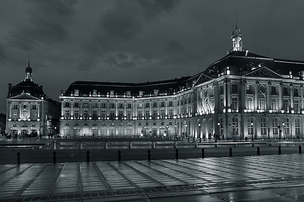 포토 JPG 해외이미지 건축물 건축양식 흑백 풍경 사람없음 야외 빛 프랑스 야간 분수대 광장 보르도 해외202004 해외포토 자연요소 건축 유럽 촬영기법 파일형식 이미지허브