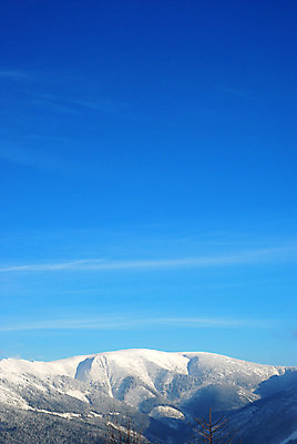 포토 JPG 해외이미지 구름 스포츠 여행 백그라운드 겨울 자연 하늘 휴가 스키 산 사람 풍경 경사 사람없음 야외 파란색 태양 환경 맑음 얼음 추위 흰색 황무지 정상 위험 고도 언덕 휴양지 지역 무한 절정 눈내림 수평선 해외202004 해외포토 자연요소 계절 컬러 컨셉 날씨 겨울스포츠 눈_날씨 장소 생태계 파일형식 이미지허브