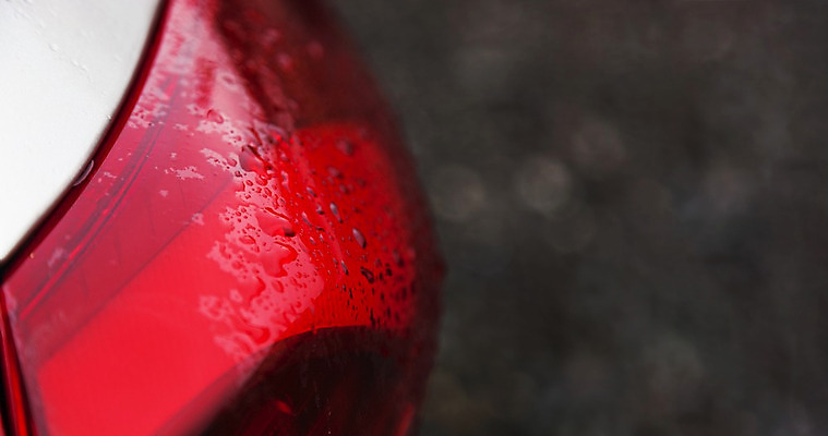 포토 JPG 해외이미지 디자인 백그라운드 비즈니스 자동차 사람없음 빨간색 물 빛 컴퓨터 반사 금속 검은색 장비 운전 흰색 빗방울 자동 해외202004 해외포토 자연요소 육상교통 컬러 모션 재질 전자제품 비_날씨 파일형식 이미지허브