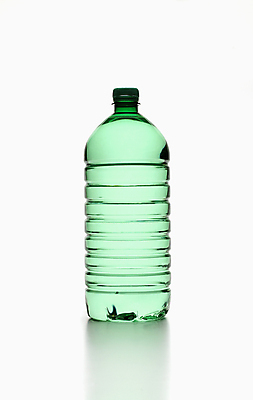 포토 JPG 해외이미지 음료 사람없음 물 파란색 신선 투명 액체 컨테이너 플라스틱 물병 가득함 순수 완전 부족함 해외202004 해외포토 자연요소 산업 컬러 컨셉 재질 물통 파일형식 이미지허브