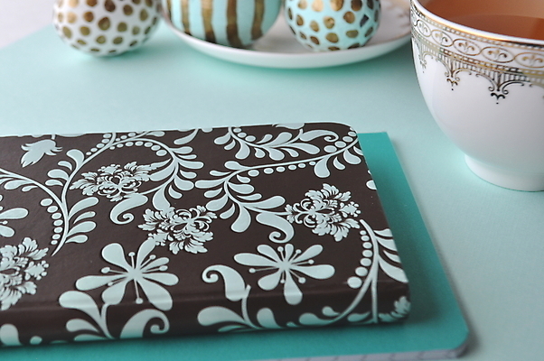 포토 JPG 해외이미지 하늘색 백그라운드 사람없음 책 계란 공책 찻잔 해외포토 문구용품 잔 파란색 알 파일형식 이미지허브