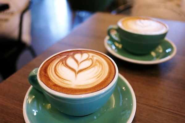 포토 JPG 해외이미지 디자인 커피 음료 음식 백그라운드 탁자 아침 미술 사람없음 목재 컵 갈색 우주 상점 검은색 어둠 침묵 이탈리아 거품 카페 우유 에너지 머그컵 수확 흰색 하트 신선 뜨거움 액체 닫기 맛 아침식사 정상 설탕 굽기 컵받침 크림 질감 아로마 향 카푸치노 에스프레소 내추럴 라떼 모카 카페인 해외202004 해외포토 주간 모양 나무 식기 유럽 컬러 가구 컨셉 농업 재료 모션 문화예술 유제품 식사 소리 구이 받침대 파일형식 이미지허브