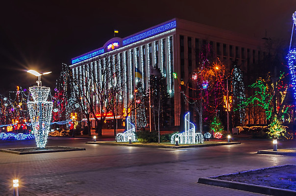 포토 JPG 해외이미지 나무 계절 공원 실루엣 유럽 크리스마스 겨울 오렌지 휴가 전등 조명 기념 사람없음 야외 장식 빨간색 초록색 파란색 빛 컬러풀 노란색 어둠 추위 흰색 램프 축하 재산 야간 저녁 즐거움 문학 마법 타운 해외202004 해외포토 자연요소 식물 공공시설 기념일 감정 나라 컬러 컨셉 과일 촬영기법 금융 도시 파일형식 이미지허브