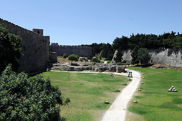 포토 JPG 해외이미지 전통 유럽 섬 여행 건축양식 하늘 휴가 풍경 사람없음 야외 건물 여름 파란색 태양 여행객 탑 바위 도시 성 중세기사 중세 지중해 그리스 대문 타운 단계 그리스인 해외202004 해외포토 자연요소 서양인 건축물 계절 건축 나라 바다 컬러 사람 문 돌_바위 역사 파일형식 이미지허브