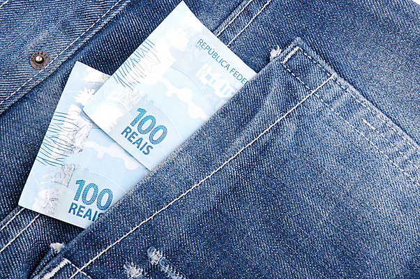 포토 JPG 해외이미지 옷 종이 백그라운드 돈 패턴 비즈니스 바지 사람없음 금융 파란색 유행 라벨 저축 청바지 직물 면 거친 클래식 속도 땀 투자 캔버스 브라질 계좌 수입 옛날 스타일 브라질사람 해외202004 해외포토 컬러 컨셉 무늬 하의 프레임 경제 남아메리카 재산 파일형식 이미지허브