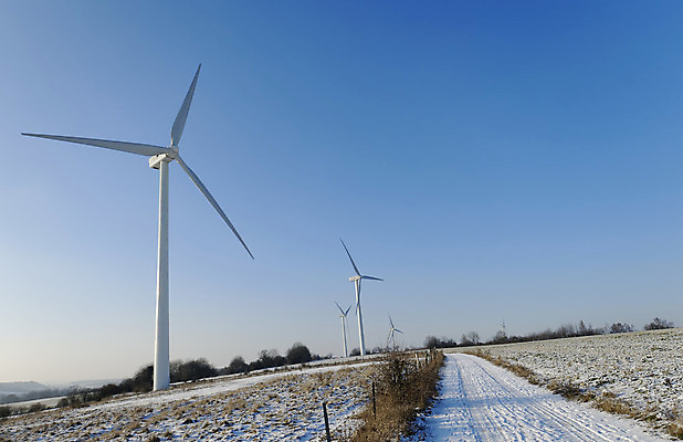 포토 JPG 해외이미지 길 겨울 풍경 사람없음 환경 재활용 풍차 에너지 시골 그린에너지 생태학 해외202004 해외포토 계절 교육 친환경 파일형식 이미지허브