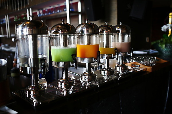 포토 JPG 해외이미지 음료 유리 사람없음 빛 금속 식당 카페 장비 바 액체 계산대 해외202004 해외포토 재질 상점 파일형식 이미지허브