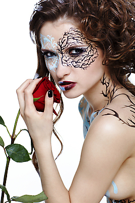 포토 JPG 해외이미지 백인 응시 여자 컨셉 실내 무표정 한명 상반신 성인 옆모습 장미 할로윈 잡기 흰배경 바디페인팅 페이스페인팅 성인여자한명만 해외202004 해외포토 서양인 1 시선 꽃 감정 뷰포인트 백그라운드 모션 표정 사람 내부 흰색 여자한명만 성인여자만 파일형식 이미지허브