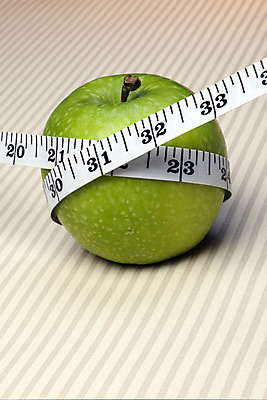 포토 JPG 해외이미지 음식 다이어트 과일 건강 식이요법 사람없음 사과 먹기 측정 해외202004 해외포토 모션 파일형식 이미지허브