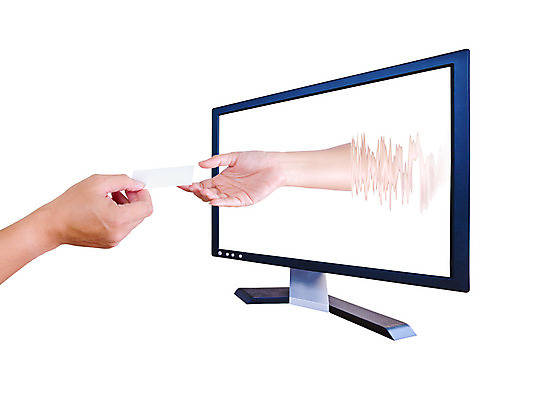 포토 JPG 해외이미지 직업 1 손 여자 종이 백그라운드 컨셉 비즈니스 손가락 선물 사람 정장 사람없음 사무실 우주 디지털 스크린 모니터 쪽지 텔레비전 공백 전시 흰색 표현 잡기 판넬 신용카드 이름 메시지 플랫 신분 시스템 보여주기 시트 고립 마케팅 해외202004 해외포토 옷 컬러 모션 신체부위 금융 전자제품 컴퓨터 파일형식 이미지허브