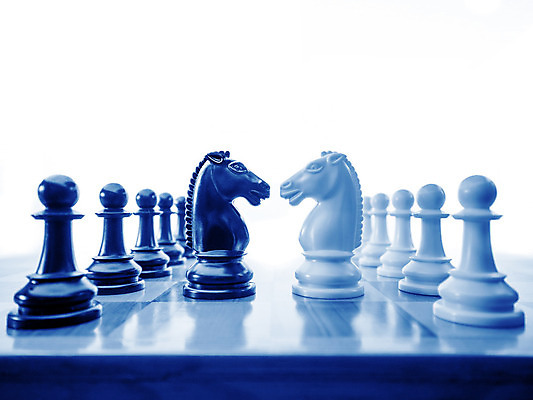 포토 JPG 해외이미지 1 조각 컨셉 비즈니스 모션 놀이 탁자 성공 서기 사람없음 목재 세트 사무실 숫자 갈색 검은색 힘 경쟁 게임 흰색 우승 그룹 체스말 체스 선택 계획 왕 충돌 스마트 오브젝트 싸움 패배 체스판 육군 상대 플레이어 필승 해외202004 해외포토 나무 문자 컬러 가구 재료 군대 최고 말_게임 파일형식 이미지허브