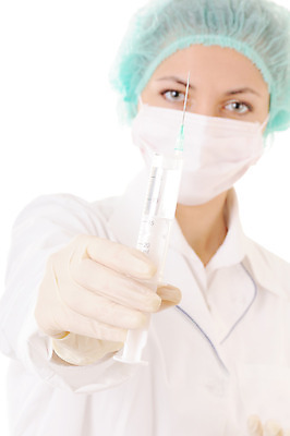포토 JPG 해외이미지 백인 직업 1 손 여자 장갑 백그라운드 비즈니스 노동자 건강 작업복 주사기 가면 한명 사람 20대 성인 파란색 약 간호사 의사 코트 흰색 표현 자신감 수술 보호 쇼 주사약 외과 해결 순서 고립 백신 시범 조작 캡모자 터키석 살균 해외202004 해외포토 서양인 모자_잡화 잡화 옷 감정 컬러 컨셉 의학 의료기기 병원 청년 신체부위 치료 외투 의료진 보석 파일형식 이미지허브