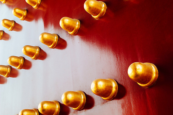 포토 JPG 해외이미지 전통문화 조각 건축양식 사람없음 목재 빨간색 파란색 중국 황금 심볼 대문 과거 베이징 귀족 철책 해외202004 해외포토 나무 전통 건축 아시아 문화 컬러 컨셉 재료 문 파일형식 이미지허브