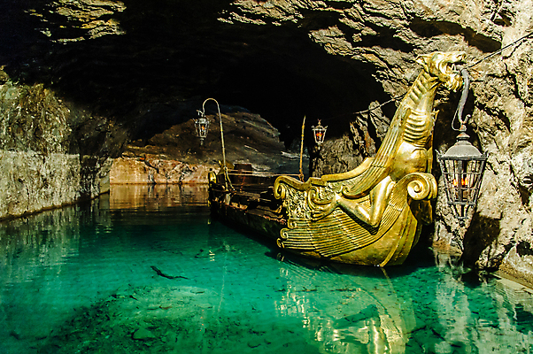 포토 JPG 해외이미지 호수 자연 산 실내 사람없음 가로 초록색 물 여행객 보트 동굴 오스트리아 황금 발굴 좁은 암초 공상 지하 내추럴 깊이 지질 해외202004 해외포토 자연요소 유럽 컬러 배_교통 사람 내부 생태계 파일형식 이미지허브