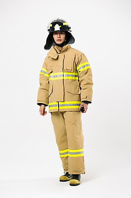 포토 JPG 스튜디오촬영 전신 남자 유니폼 실내 한명 서기 20대 성인 앞모습 한국인 소방관 방화복 소방관모자 성인남자한명만 국내포토 모자_잡화 1 옷 뷰포인트 모션 사람 동양인 청년 내부 구조원 소방 남자한명만 성인남자만 파일형식