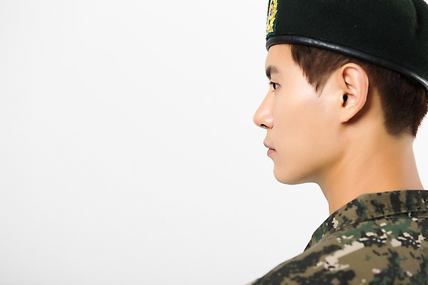 포토 JPG 스튜디오촬영 응시 남자 실내 한명 서기 상반신 20대 성인 옆모습 군인 한국인 군복 성인남자한명만 국내포토 직업 1 시선 뷰포인트 유니폼 모션 사람 동양인 청년 내부 국군 남자한명만 성인남자만 파일형식 옷 인종 남자만 성인만