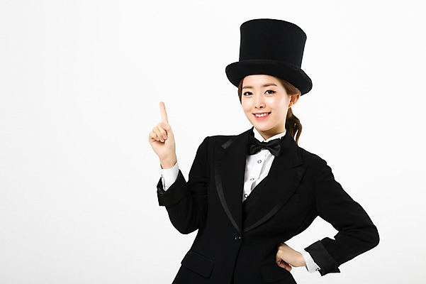 포토 JPG 스튜디오촬영 여자 실내 한명 서기 미소 손짓 상반신 20대 성인 앞모습 한국인 마술사 가리킴 마술사복장 성인여자한명만 국내포토 1 옷 뷰포인트 모션 표정 사람 동양인 청년 내부 마술 여자한명만 성인여자만 파일형식