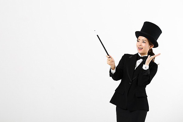 포토 JPG 스튜디오촬영 여자 실내 한명 서기 미소 들기 상반신 20대 성인 앞모습 한국인 마술사 마술봉 마술사복장 성인여자한명만 국내포토 1 옷 뷰포인트 모션 표정 사람 동양인 청년 내부 마술 마술도구 여자한명만 성인여자만 파일형식