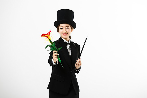 포토 JPG 스튜디오촬영 여자 꽃 실내 한명 서기 미소 들기 상반신 20대 성인 앞모습 한국인 마술사 마술봉 마술사복장 성인여자한명만 국내포토 식물 1 옷 뷰포인트 모션 표정 사람 동양인 청년 내부 마술 마술도구 여자한명만 성인여자만 파일형식