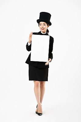 포토 JPG 스튜디오촬영 전신 배너 여자 사각프레임 광고판 알림판 실내 한명 서기 들기 20대 성인 앞모습 한국인 마술사 마술사복장 성인여자한명만 국내포토 1 옷 뷰포인트 모션 프레임 사람 동양인 청년 내부 사각형 마술 판 여자한명만 성인여자만 파일형식