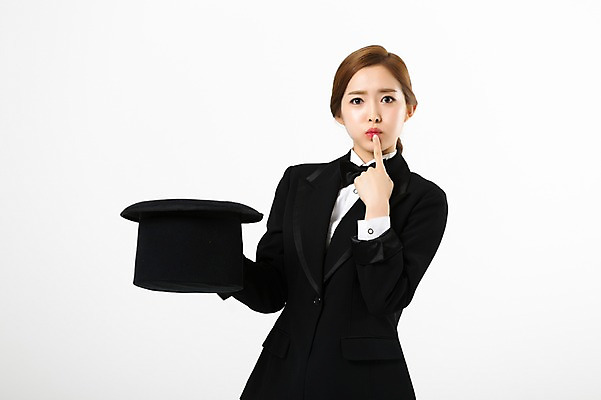 포토 JPG 스튜디오촬영 여자 실내 한명 서기 들기 손짓 상반신 20대 성인 앞모습 한국인 마술사 마술사모자 마술사복장 성인여자한명만 국내포토 모자_잡화 1 옷 뷰포인트 모션 사람 동양인 청년 내부 마술 여자한명만 성인여자만 파일형식
