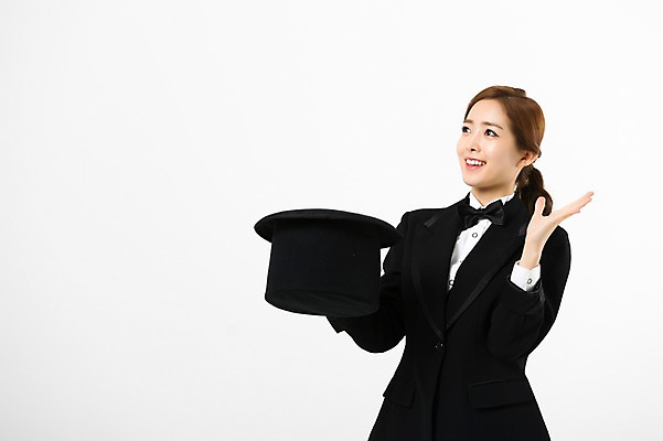 포토 JPG 스튜디오촬영 여자 실내 한명 서기 들기 상반신 20대 성인 놀람 한국인 마술사 마술사모자 마술사복장 성인여자한명만 국내포토 모자_잡화 1 옷 감정 모션 표정 사람 동양인 청년 내부 마술 여자한명만 성인여자만 파일형식