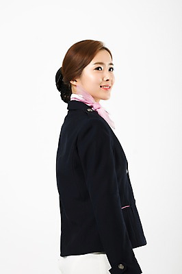 포토 JPG 스튜디오촬영 응시 여자 유니폼 실내 한명 미소 상반신 20대 성인 뒷모습 한국인 뒤돌아보기 승무원 성인여자한명만 국내포토 직업 1 시선 옷 뷰포인트 모션 표정 사람 동양인 청년 내부 여자한명만 성인여자만 파일형식