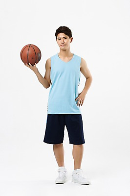 포토 JPG 스튜디오촬영 전신 남자 농구공 실내 한명 서기 미소 들기 20대 성인 앞모습 한국인 농구선수 성인남자한명만 국내포토 1 뷰포인트 공 모션 운동선수 농구 표정 사람 동양인 청년 내부 남자한명만 성인남자만 파일형식